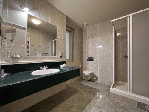Elysee Hotel - 4