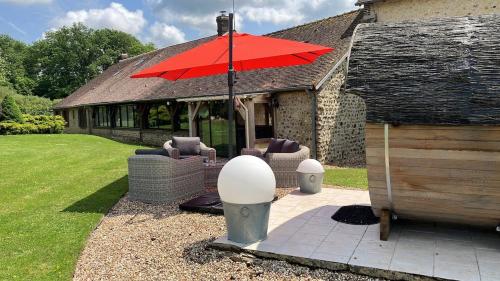 La Fontaine du Perche - Home Cinema, Sauna, SPA, piscine interieure chauffee jusqu'a fin novembre in Chennebrun