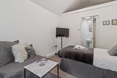 Studio Cottage With Shared Garden - 3Min to Bus Stop, Манчестер (фото 6)