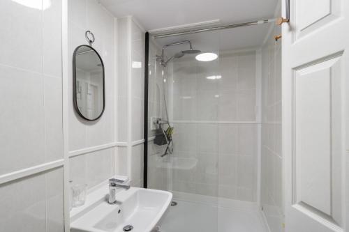 Studio Cottage With Shared Garden - 3Min to Bus Stop, Манчестер (фото 9)