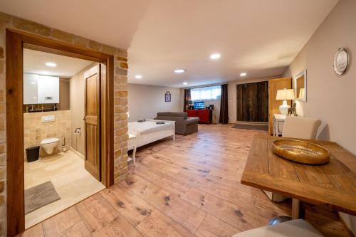 Fürdőszoba, Studio Flat - Sleeps 3 - Parking - Wifi in Chyne