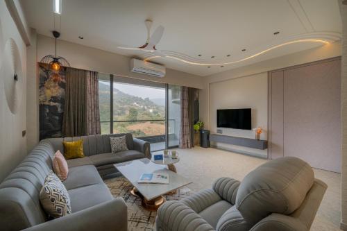 Shared lounge/TV area, SaffronStays Prisma Luxury 8 bedroom Villa with Pool in Lonavala near The Oven, Pawna Dam, Lonavala