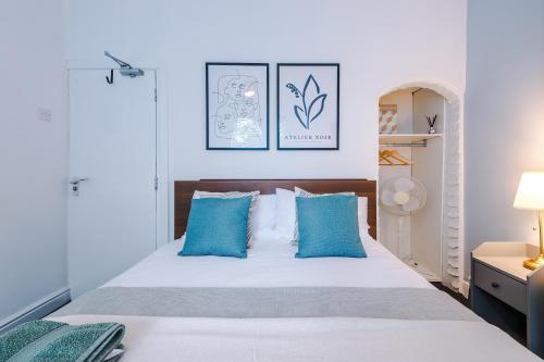 Modern 3-bed house in Manchester, ideal for long stays, FREE parking, city centre - sleeps upto 8 people, Manchester (photo 8)