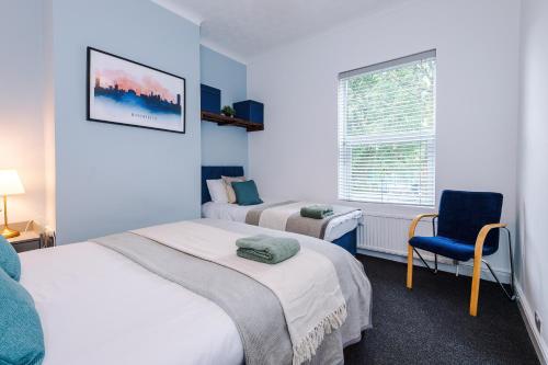 Modern 3-bed house in Manchester, ideal for long stays, FREE parking, city centre - sleeps upto 8 people, Manchester (photo 9)