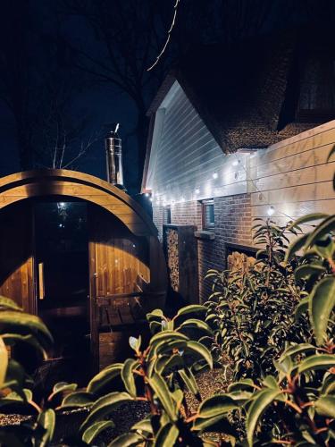 Forest lakehouse with Breathtaking Sauna in 拉娜肯