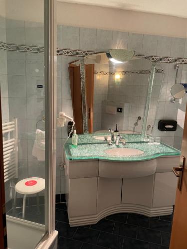 AXXON Hotel Room Type - Standard Triple Room