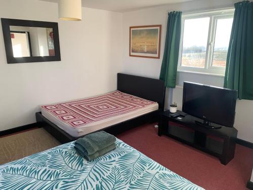 1 Bedroom annex, private bathroom, peaceful area in Eastington