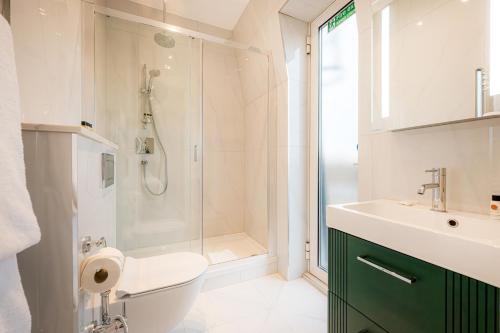 Fountain House - image 3