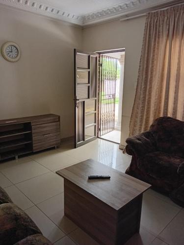 Cozy 2 Bedroom in Sunnyridge