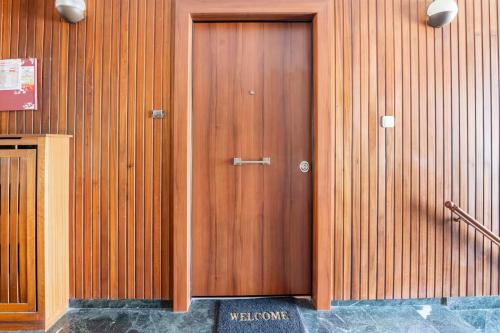 Athenian Entertainment & Relaxation Hub - image 2