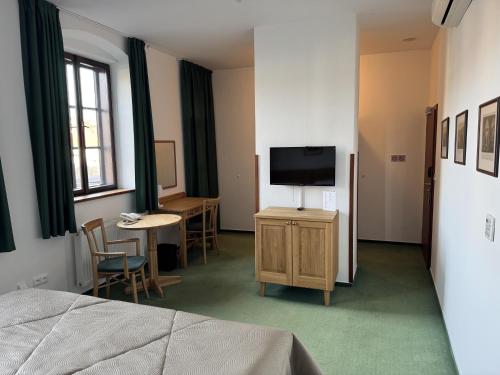 Comfort Double or Twin Room with River View image 5