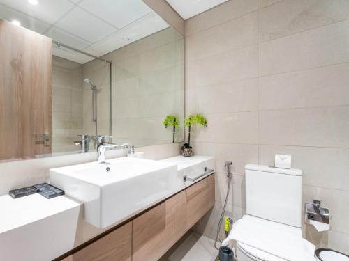 Cozy Stay 1BR in Azizi Pearl - image 14