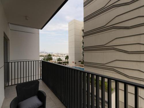 Cozy Stay 1BR in Azizi Pearl - image 12