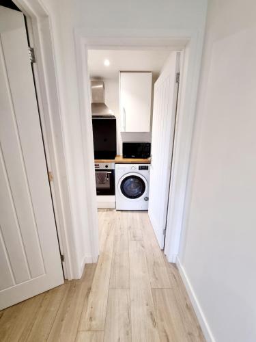 Kitchen, Morden Place, Free Parking & Private Entrance in Bournemouth Suburbs