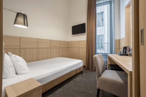 Single Room image 3