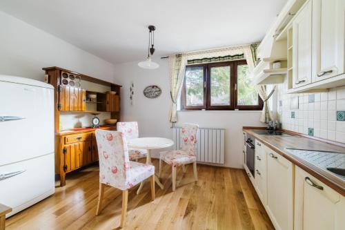 Skats, CASA NATURA - charming chalet with hot tub in Begovo Razdolje