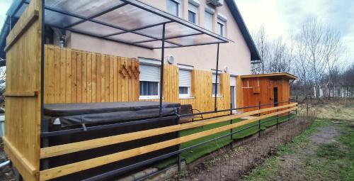 Rigófészek Apartmanház