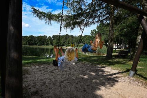 Playground, Tiny House Pioneer 4 - Green Tiny Spot Friesland in Schortens