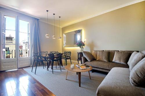 Three-Bedroom Apartment with Balcony room in Three bedroom apartment in Gran de Gracia - You Stylish Apartments