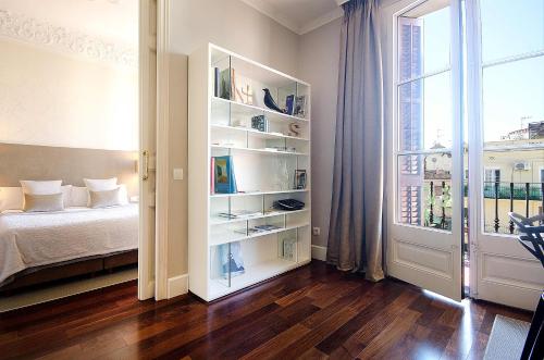 Three-Bedroom Apartment with Balcony image 7