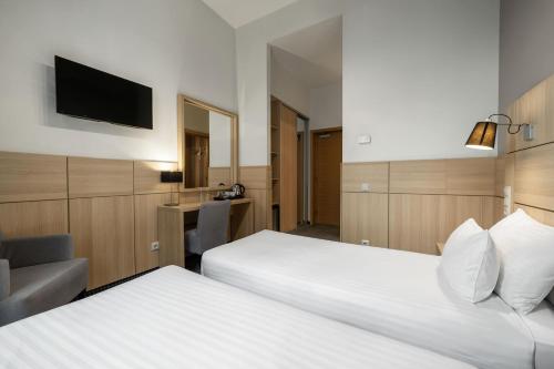 Small Double or Twin Room image 7