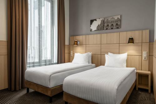 Standard Double or Twin Room image 4