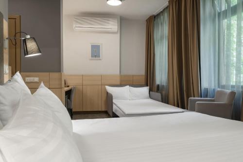 Superior Double or Twin Room image 9
