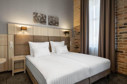 Superior Double or Twin Room image 6