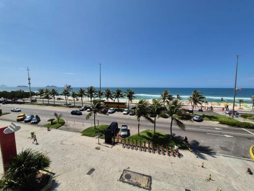 Three-Bedroom Apartment - Oceanfront image 5