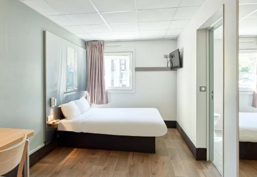 B&B HOTEL Paris Nord Aulnay-sous-Bois Room Type - Double Room - Disability Access B&B HOTEL Paris Nord Aulnay-sous-Bois Room Type - Double Room - Disability Access