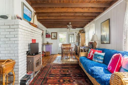 Chill Fire Island Beachfront Cottage with Amazing Bay and Sunset Views, Perfect Location in Fair Har in Kismet