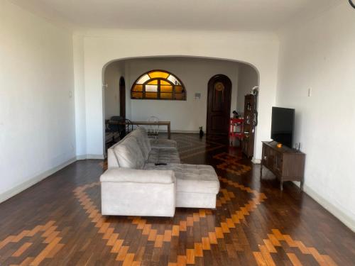 Quartos confortáveis em apartamento prox pç da República - image 3
