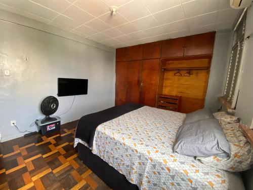 Family Room with Private Bathroom room in Quartos confortáveis em apartamento prox pç da República