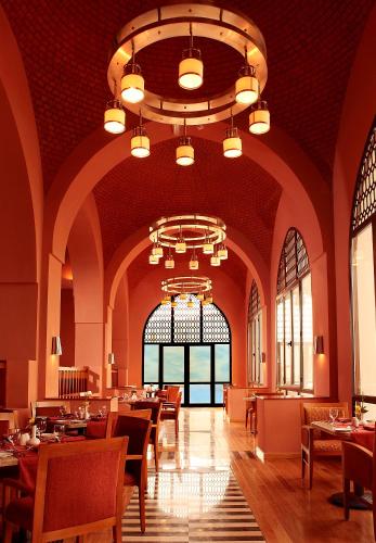 Restoran, The Cove Rotana Resort Ras Al Khaimah in Ras Al Khaimah