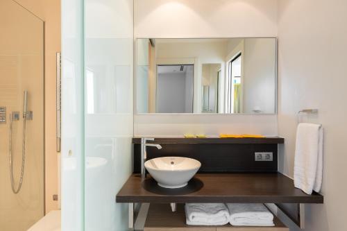One-Bedroom Apartment (1- 4 Adults) image 6