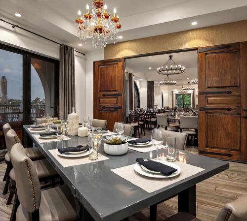 مطعم, The Hotel Zamora in سانت.بيتى بيتش