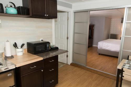 Knotty Pine Motel - 주방