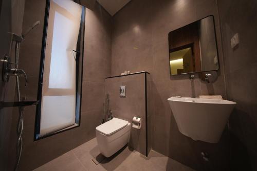 Budget Double Room image 6