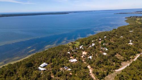 The House - Waterfront Retreat in Forge Creek