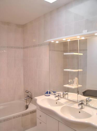 حمام, Maison familiale paisible proche de Braslou + jardin spacieux in Razines