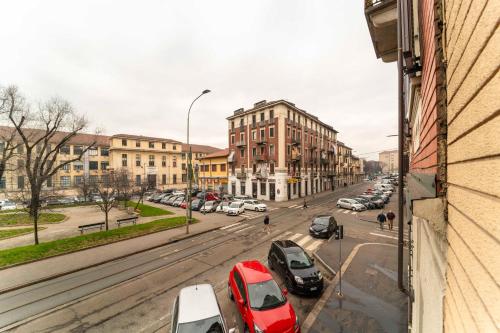 2 Homely Torino - 50 mt dalle Molinette, 300 mt da Metro Spezia, 1k m da Lingotto Fiere near Museo dell'automobile
