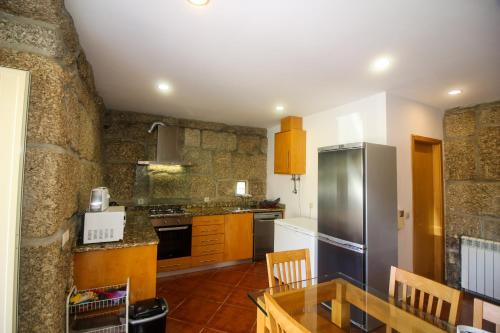 kuhinja, Casa da Laranjeira Turismo Rural by Gerês Casas (Casa da Laranjeira Turismo Rural by Geres Casas) in Soutelo