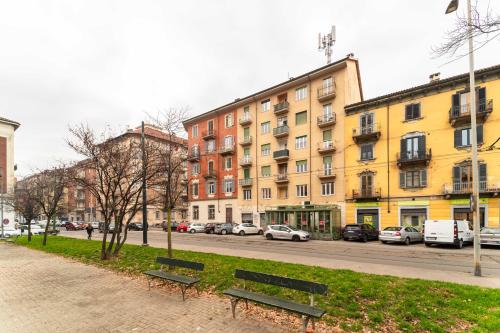 1 B&Business Torino - 50 mt dalle Molinette, 300 mt da Metro Spezia, 1k m da Lingotto Fiere near Museo dell'automobile