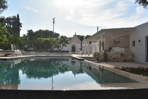 Che Bello Trullo piscina jacuzzi pallavolo
