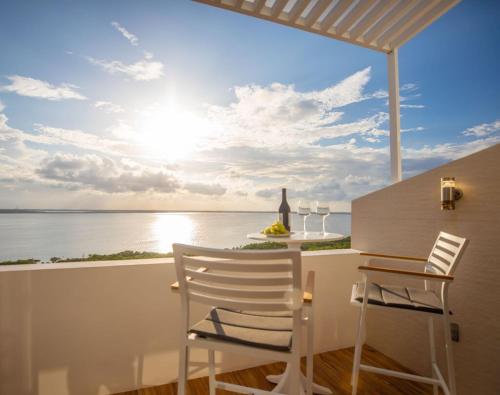 Ocean & Lagoon View Penthouse, Cancún