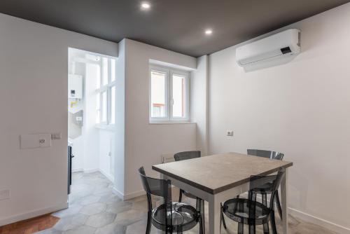 Skylife Modern 4-Bedroom Trastevere Apartment, Rome (photo 4)