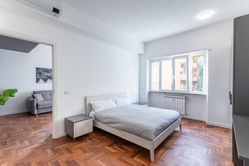 Skylife Modern 4-Bedroom Trastevere Apartment, Rome (photo 2)