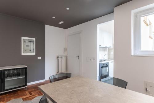 Skylife Modern 4-Bedroom Trastevere Apartment, Rome (photo 5)