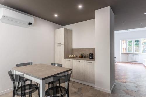 Skylife Modern 4-Bedroom Trastevere Apartment, Rome (photo 7)
