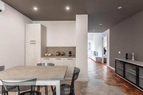 Skylife Modern 4-Bedroom Trastevere Apartment, Rome (photo 6)